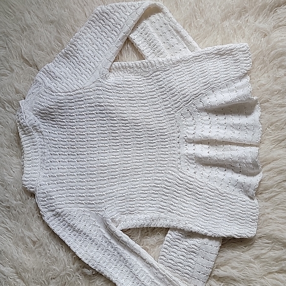 Madison Petite Crochet Open Weave Knit Balloon Sleeve Cardigan with Ruffle Back - Picture 4 of 9